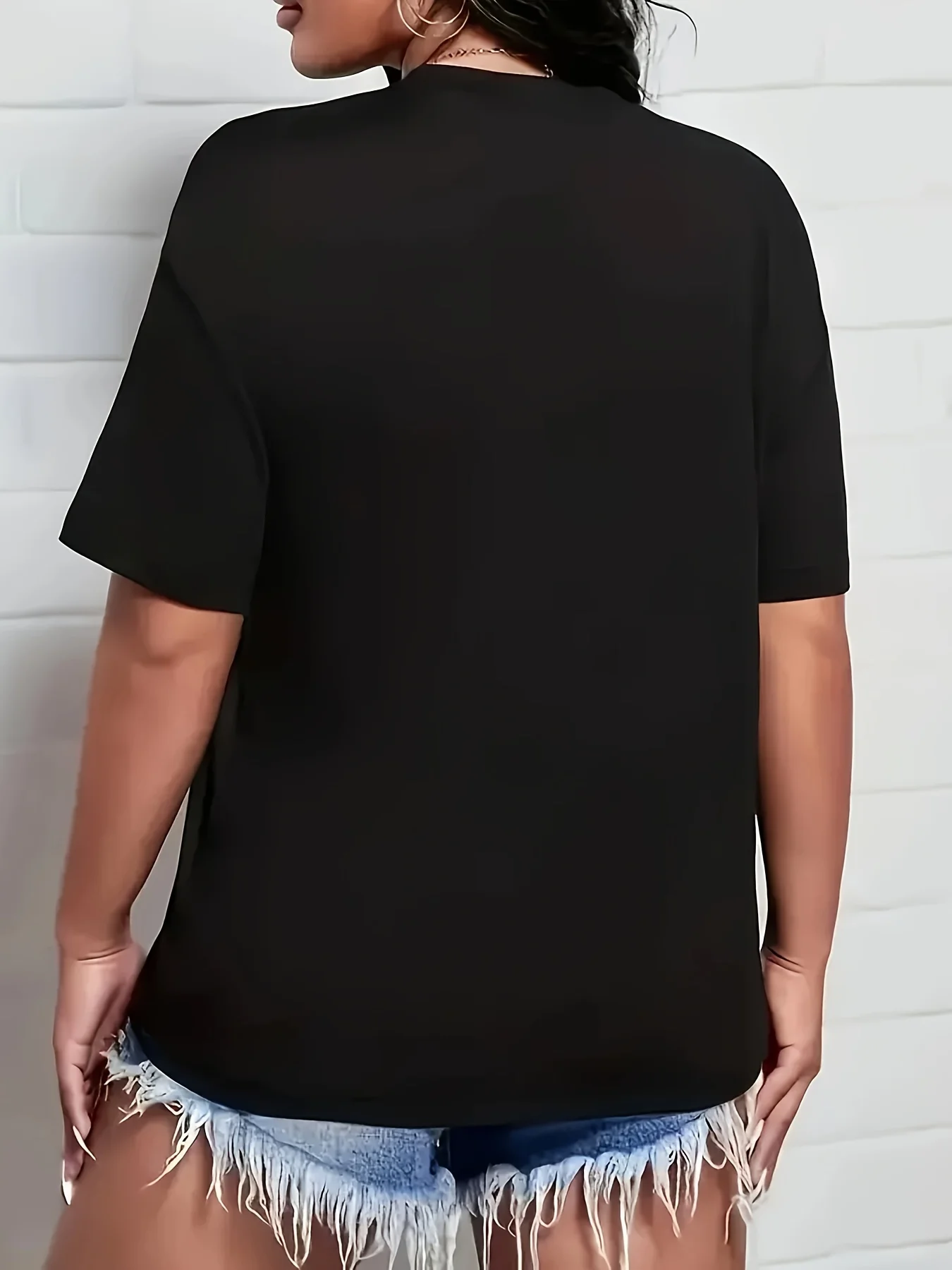 تي شيرت نسائي برسومات مقاس كبير - تصميم ذيل الروح مع حروف صفراء جريئة وطباعة ريترو ملونة، مزيج بوليستر قابل للتمدد