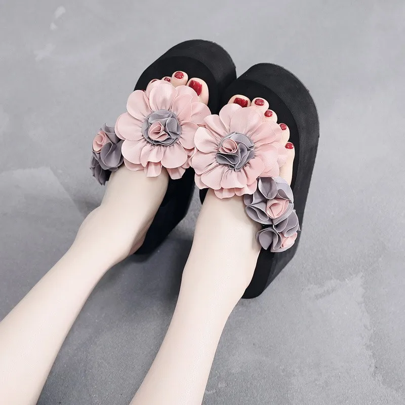 

Женские шлепанцы на платформе в богемном стиле с цветочным принтом, летняя обувь на толстой подошве, легкие домашние пляжные тапочки, сандалии на танкетке