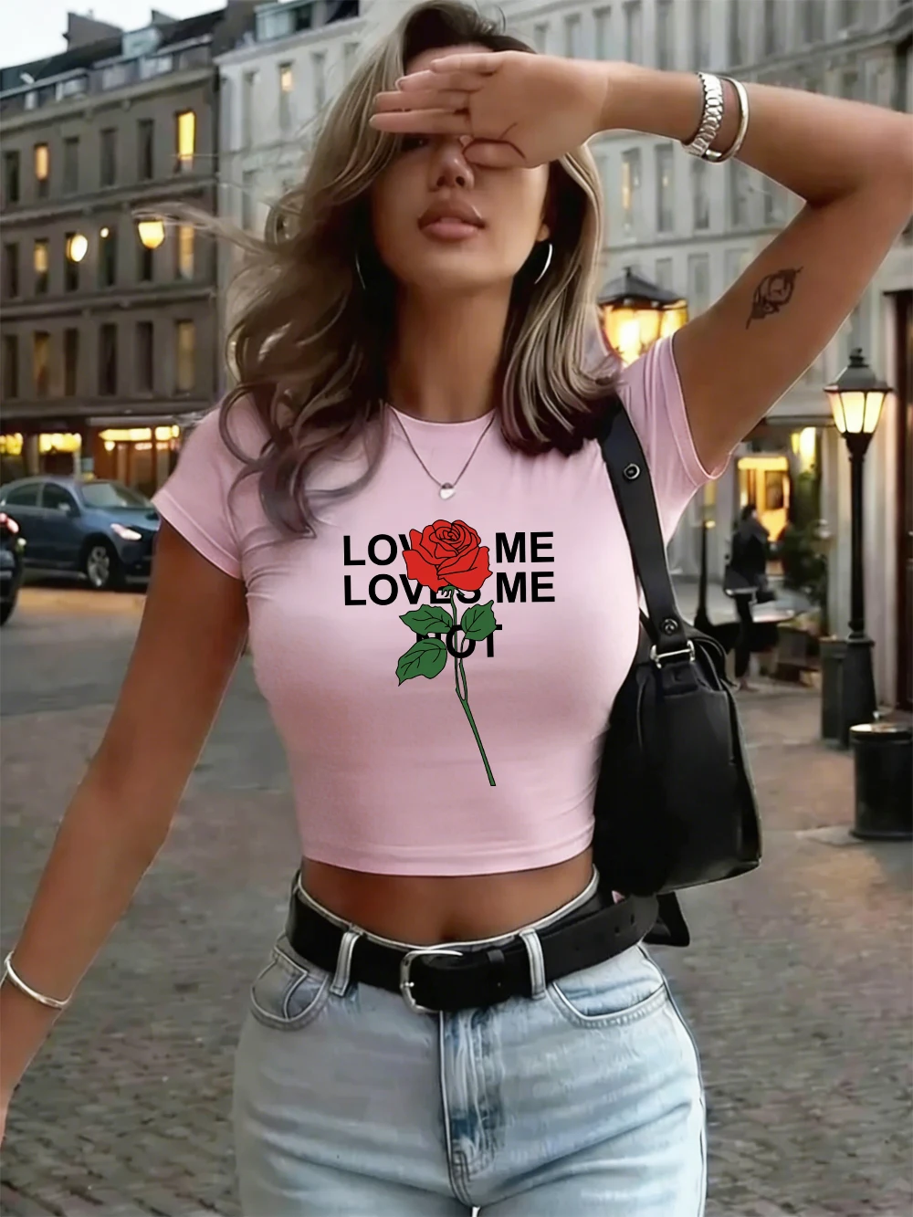 Loved Me Rose Blumendrucke Damen Crop Tops Sommer Weiche Hochelastische Streetwear Y2K Schlanke T-Shirts Bequeme O-Ausschnitt Kleidung