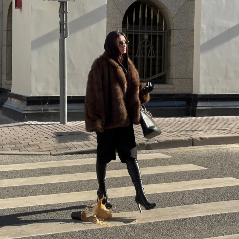 여성용 짧은 플러시 재킷 두꺼운 따뜻한 인조 모피 코트 겨울 푹신한 염색된 여우털 외투 추운 날씨 패션