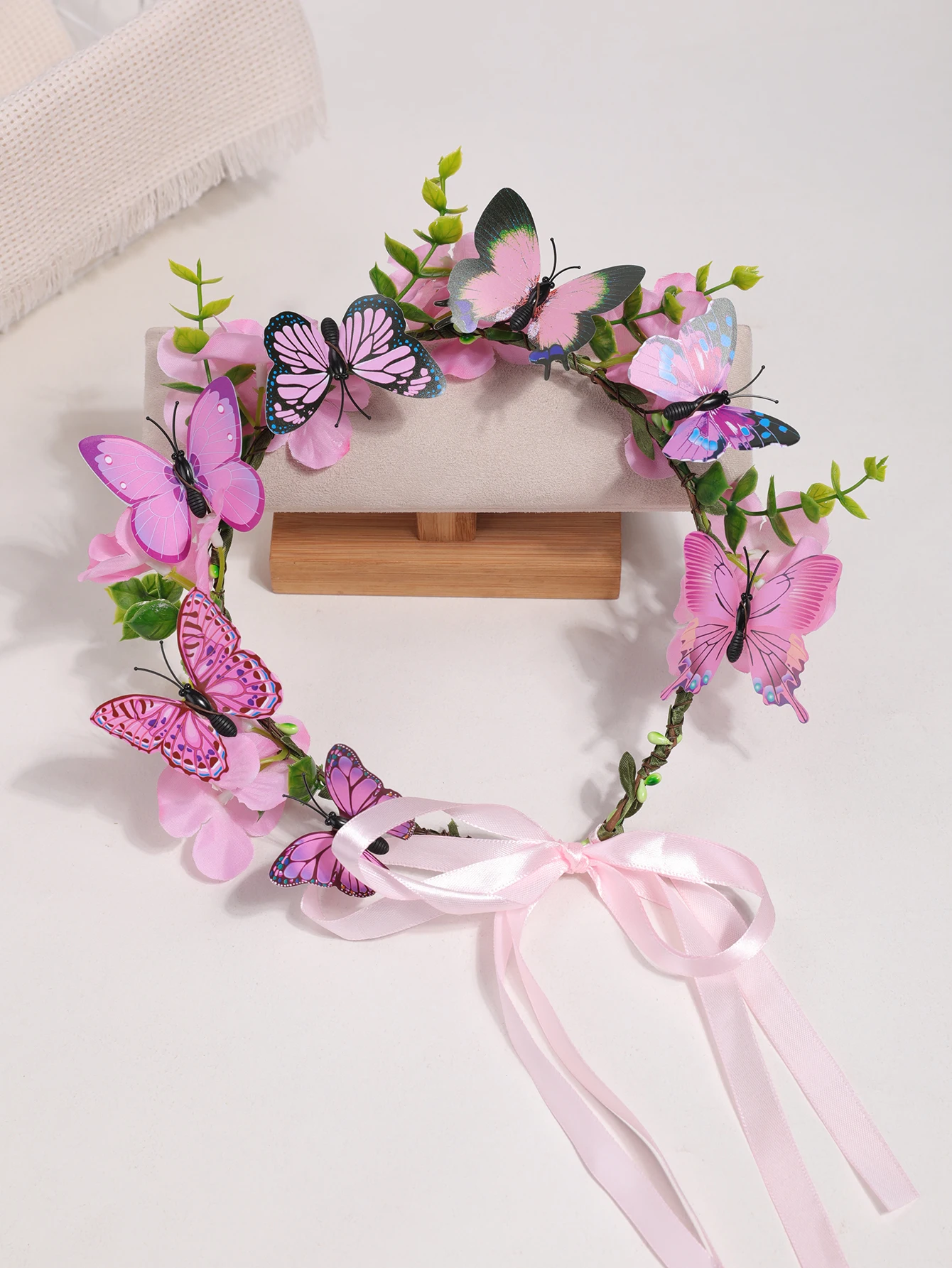 Forest style flower wreath headwear simulation super immortal wedding flower children wearing headbands, travel photos, children