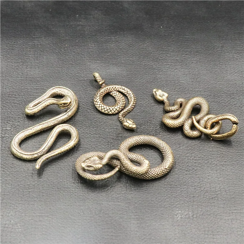 Retro Brass Snake Keychain Pendant 3D Python/Rattlesnake shape Pendant Accessories Reptiles Car Key Chain Bag Hanging Pendant