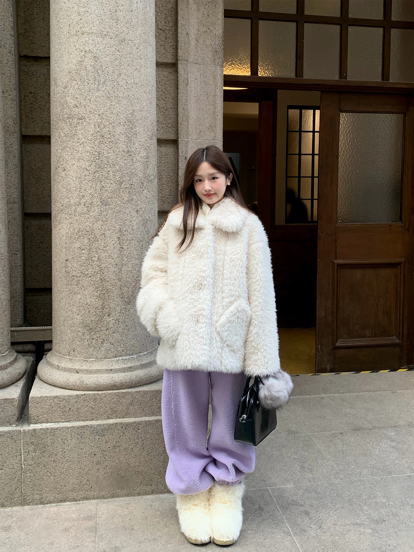 เสื้อแจ็คเก็ตหนังกลับสองด้านแบบหนาสำหรับฤดูหนาว เสื้อโค้ทลำลองแขนยาวสำหรับผู้หญิง ให้ความอบอุ่น พร้อมขนเฟอร์ด้านนอก