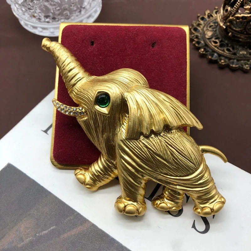 European and American retro, rich and auspicious elephant brooch and necklace