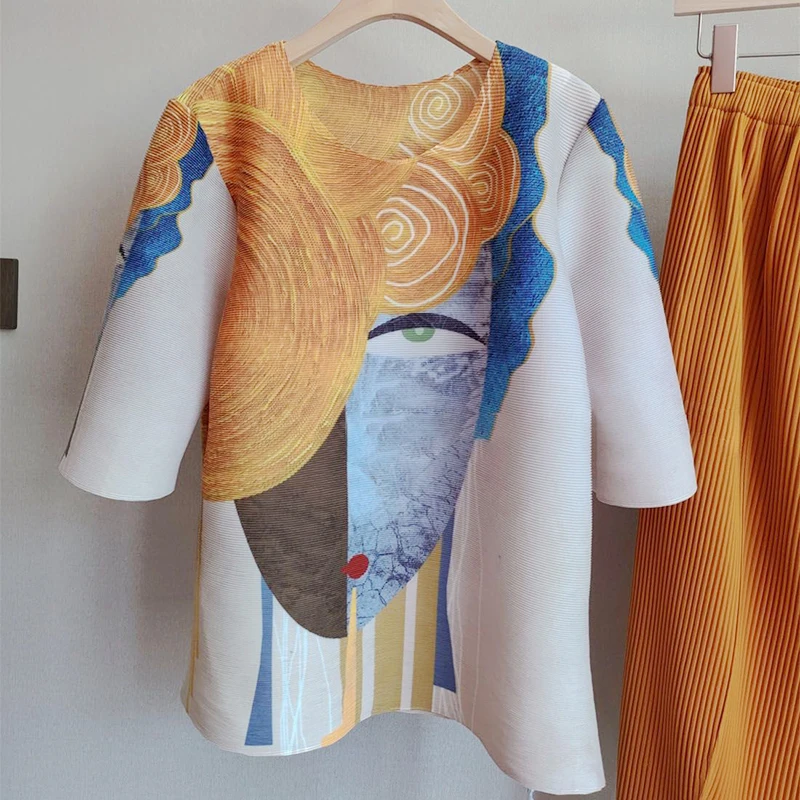 2023 Summer New Round Neck Design Feel Print Loose Fashion Top Large Pleated T-shirt luxury women's blouses