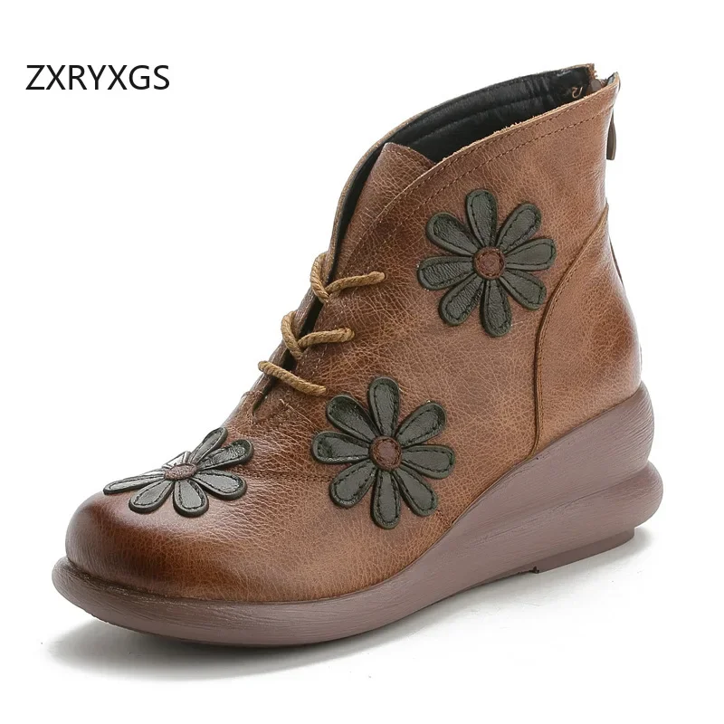 ZXRYXGS Sepatu Bot Modis Wanita Bunga Klasik Ritsleting Belakang Tali Silang Sepatu Bot Pergelangan Kaki Tunggal Datar Wedges Sepatu Bot Salju Hangat Musim Dingin 2025
