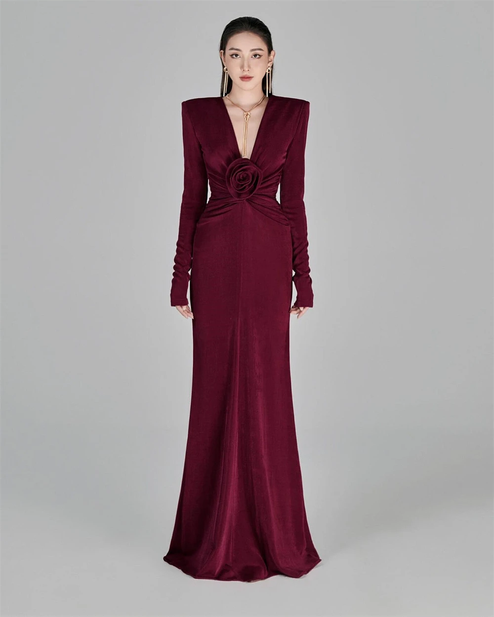 Customized Delicate Burgundy Velvet Evening Dress Elegant Flowers V-Neck Sweep Train Long Sleeves Girdling Vestido De Noche