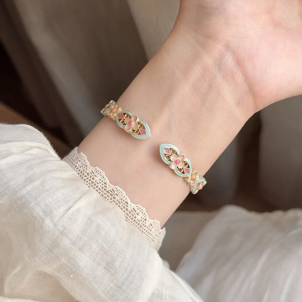 

Sweet Handicraft Chinese Bracelets Classic Enamel Flower Bangle Traditional Ethnic Style Open Hand Bracelet Women