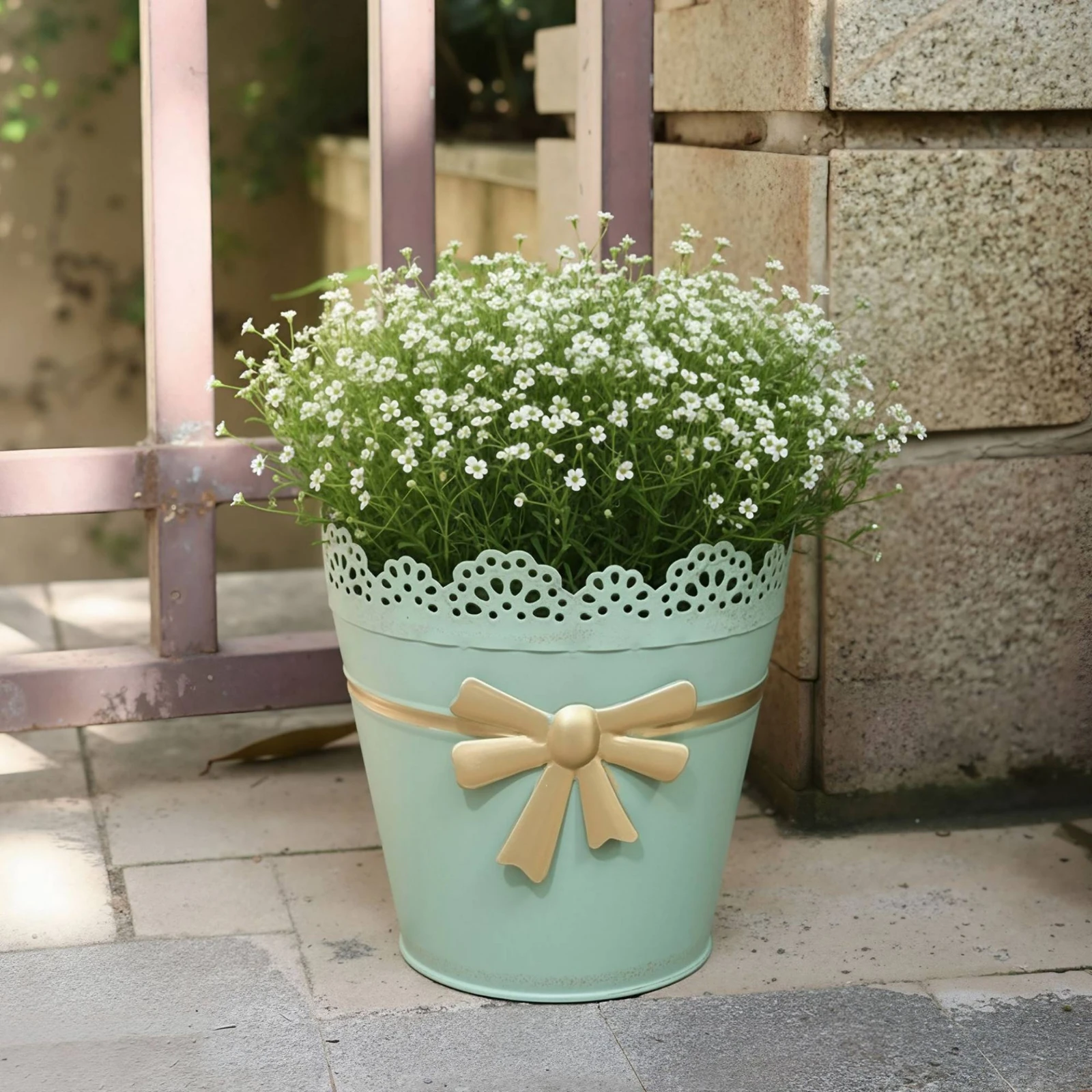 Metal Planter Pot Farmhouse Planter with Lace Rim Pot with Bow Ornament Tapered Gardening Container Sturdy for Gardeners