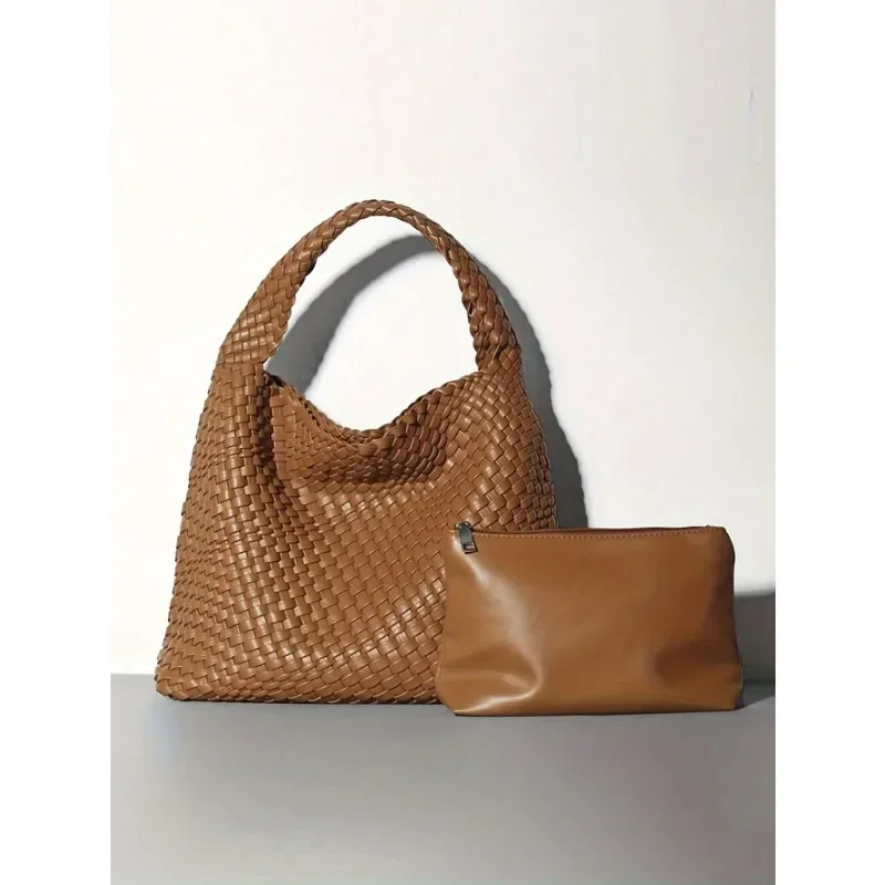 New fashionable handbag with niche design woven handbag bucket bag, single shoulder armpit bag, simple retro style bag