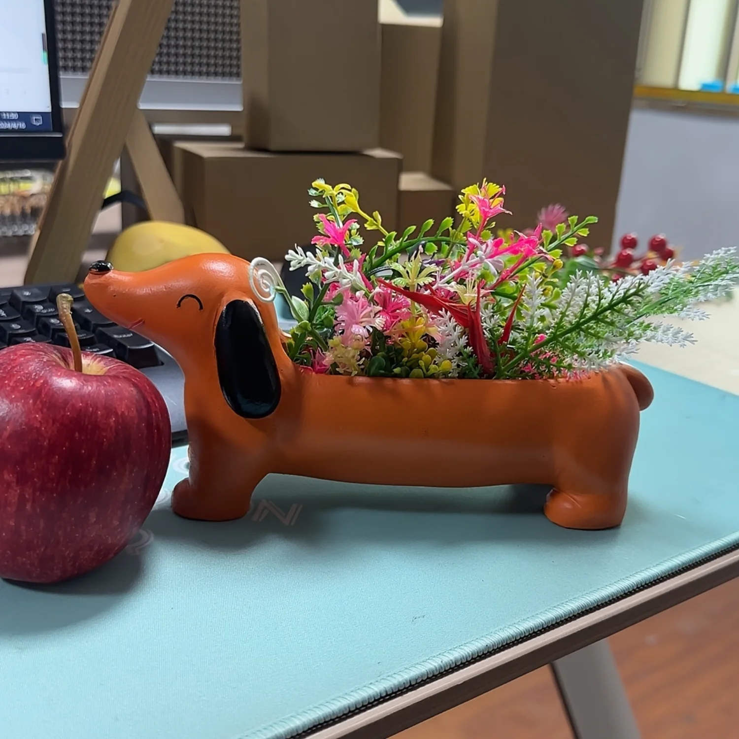 Resin Dachshund Flower Pot - Irregular Succulent Planter - Eye-Catching Garden Decor