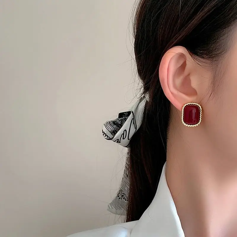 Fashion Geometric Red Enamel Clip on Earrings for Women Female Statement Vintage Fake Without Hole Pearl Earring Jewelry Gift