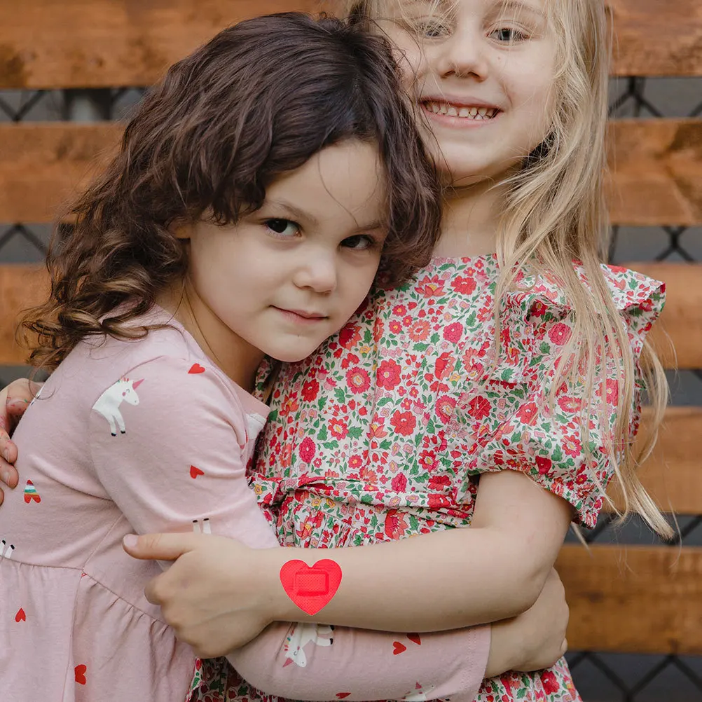 

25Pcs Heart Shaped Waterproof Bandages Flexible Fabric Adhesive Patch for Sensitive Skin Outdoor Travel Aid Kit