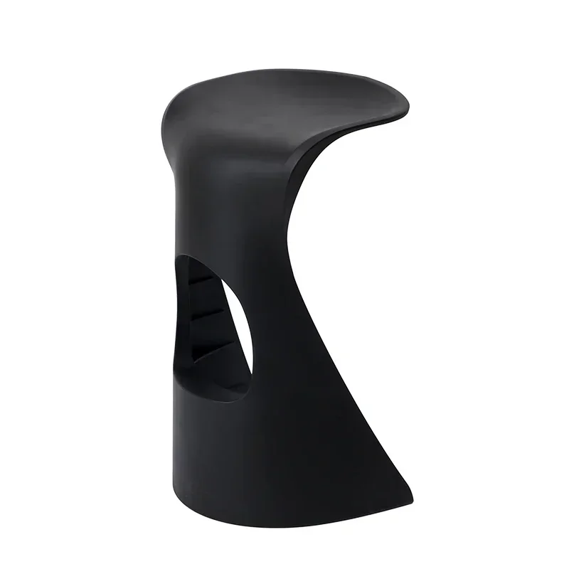 Tabouret haut en plastique empilable pour le salon, chaise de bar créative de forme spéciale et minimaliste de célébrité d'internet, meubles de maison