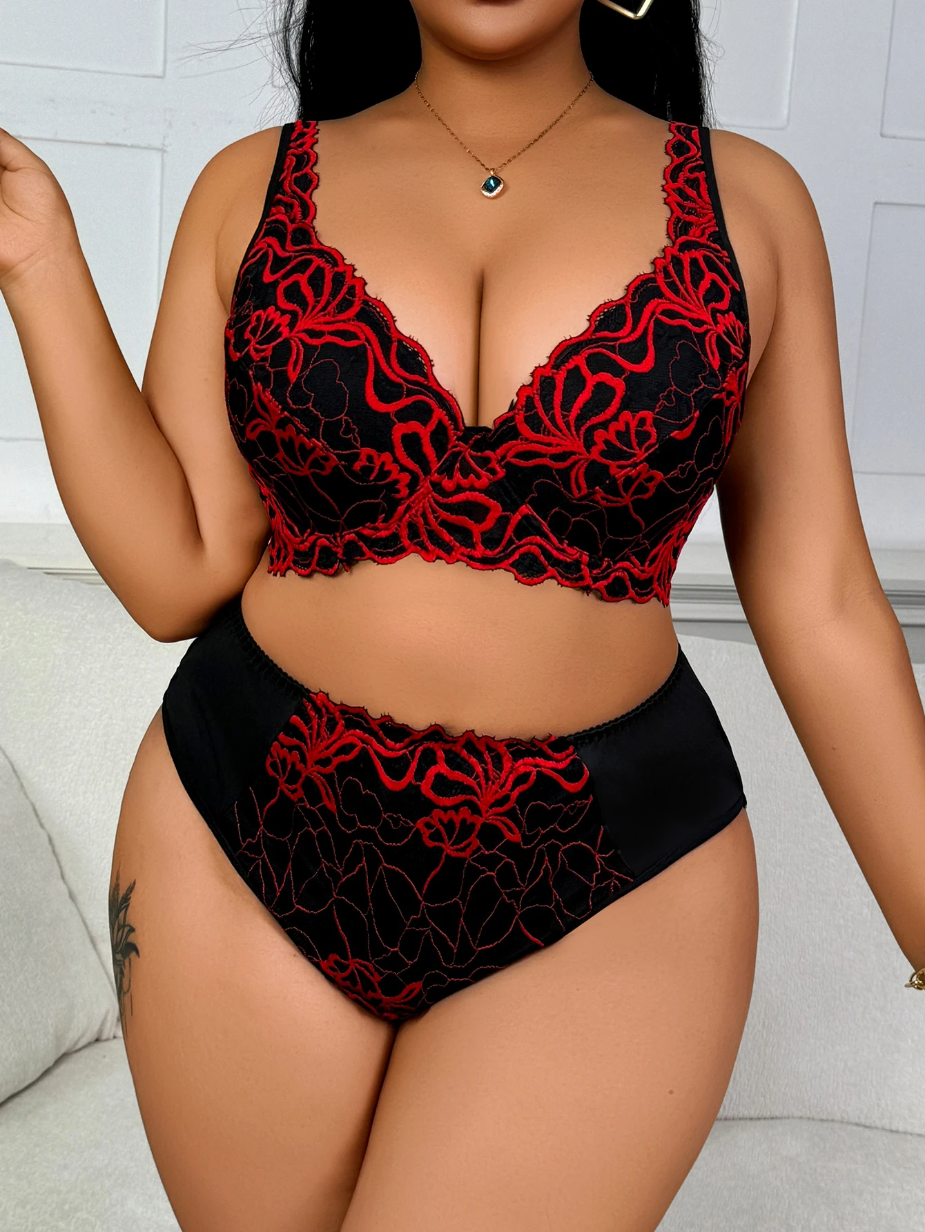 Conjunto de lencería con bordado rojo y negro, sujetador Sexy sin aros de talla grande, push-up, fino, transpirable, sin costuras, ajustable