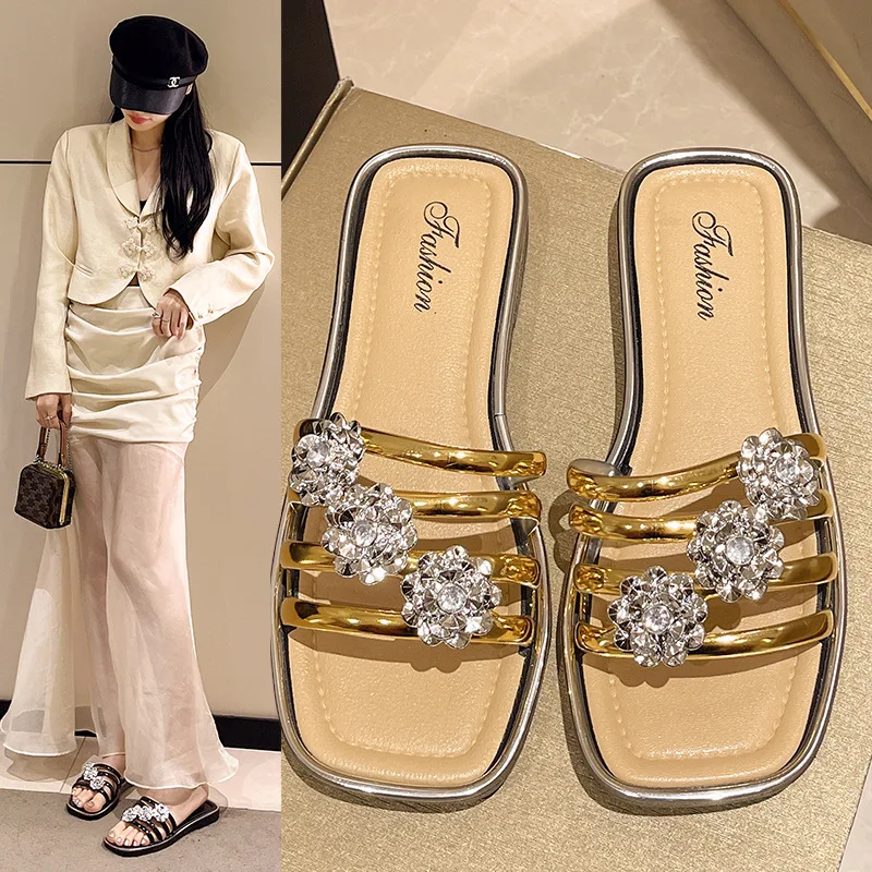 

Shiny Crystal Slippers Women Luxury Rhinestone Flat Sandals Women Silver Non-slip Wear-resistant Flat Flip Flops Summer Shoes
