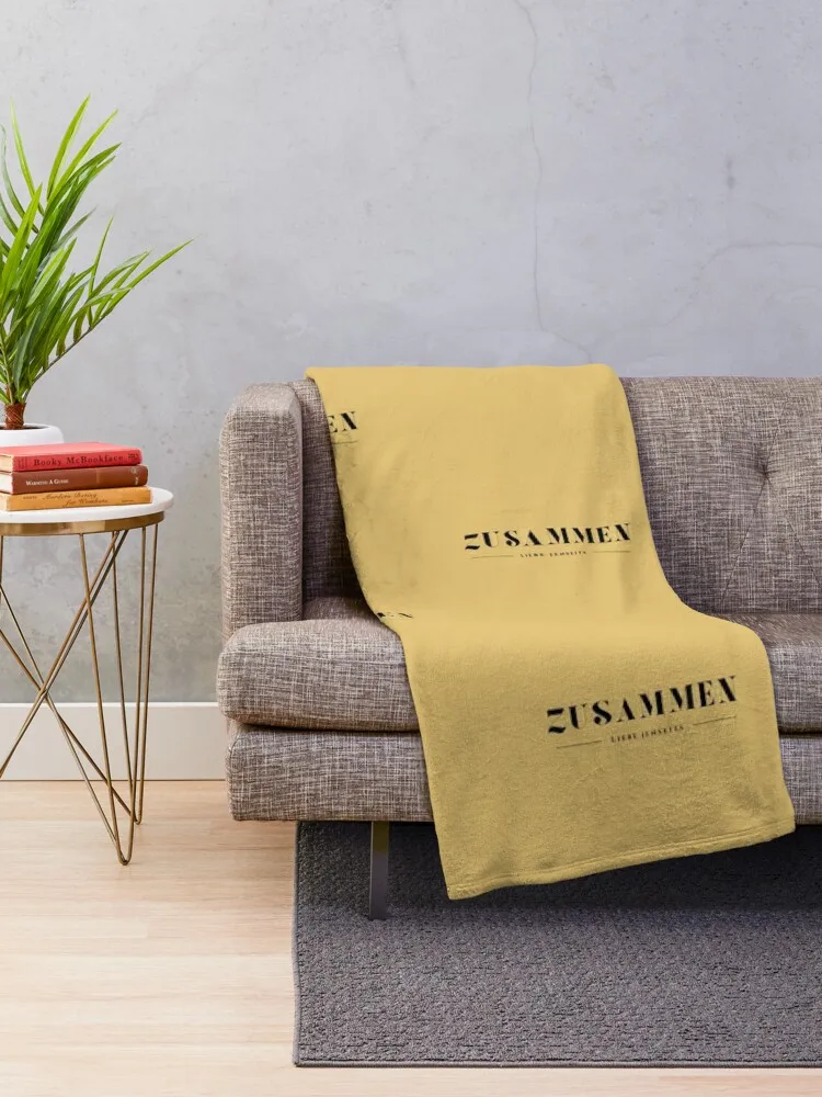 GEMEINSAM Liebe jenseits Yellow Background Throw Blanket Hairy anime Fashion Sofas Blankets