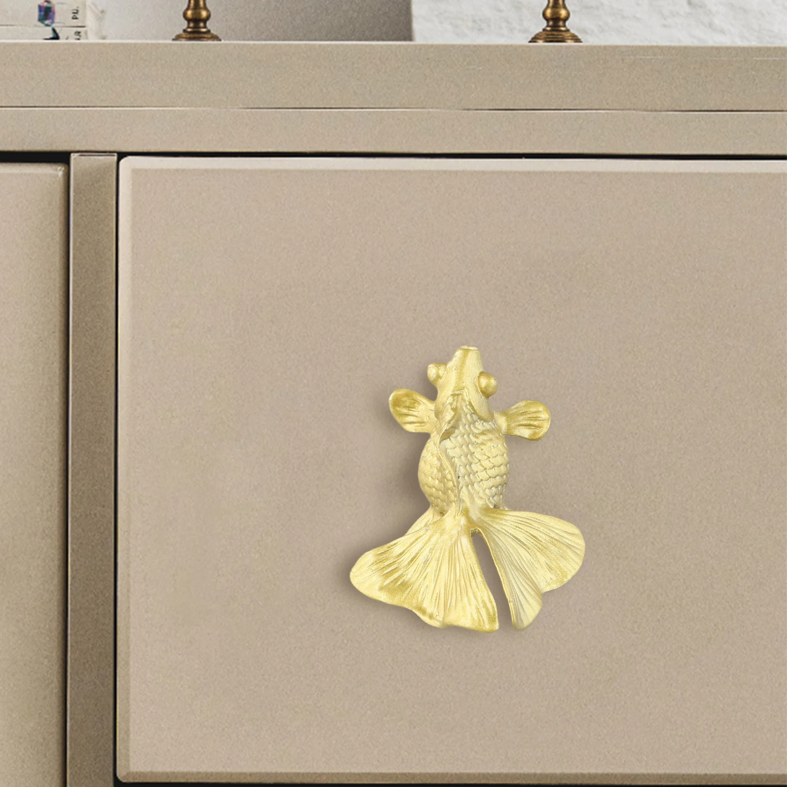 Perillas Retro de latón macizo con forma de pez dorado, tiradores de puertas, tiradores de cajón de armario, herrajes para el hogar de un solo orificio