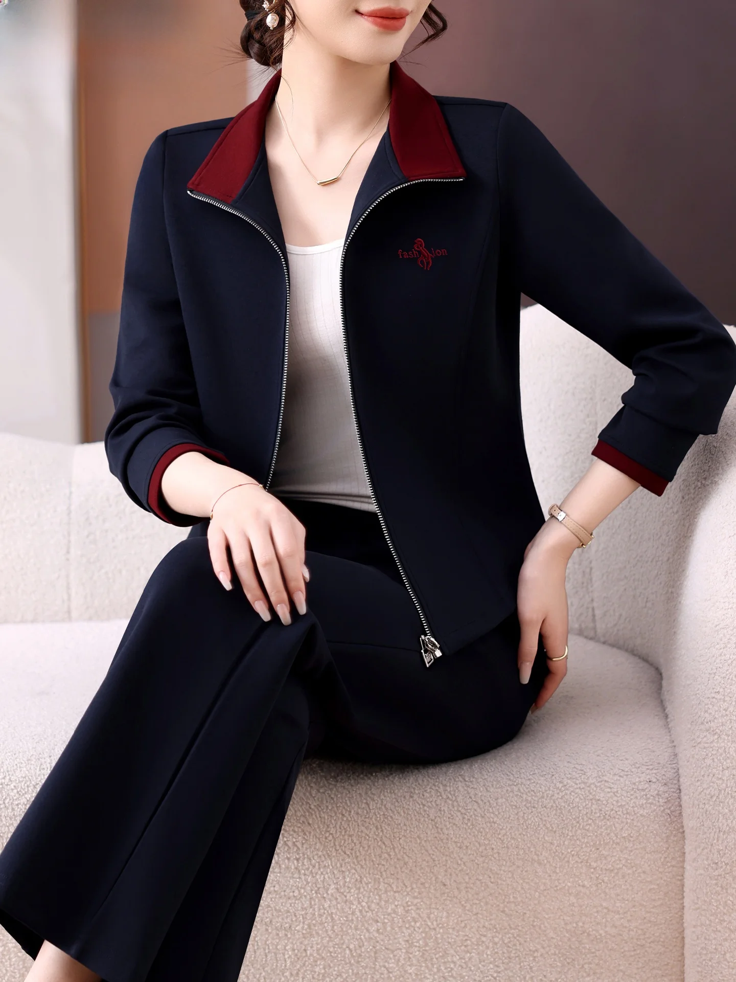

Faionable Running Sportswear Set for Women over 40 Spring 2026 Casual Long Sve Thermal Zipper Closure Two-Piece Suit
