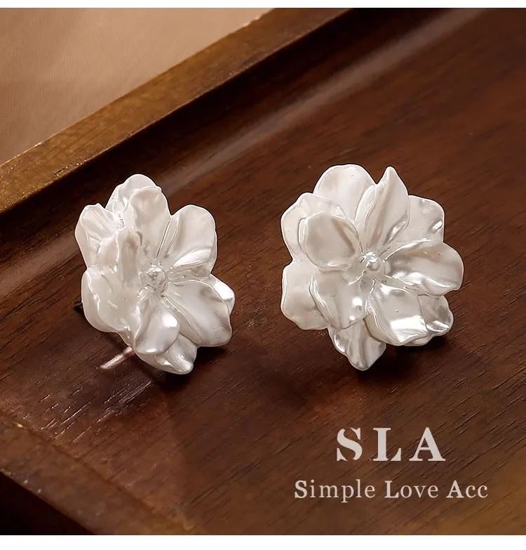 Yessy Vee Women Acrylic Flower Earrings White Floral Romantic 925 Silver Pin Earrings Autumn Stud Earrings Female New Arrival