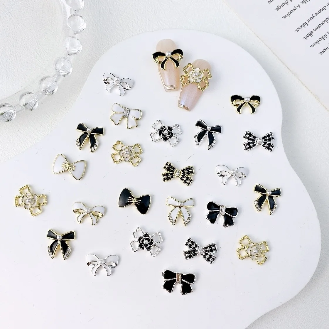 10PCS Luxury Japan Luster Black and White Pearls Flower Bow Alloy Nail Art Rhinestones Jewelry Decoration Nail Glamour Parts