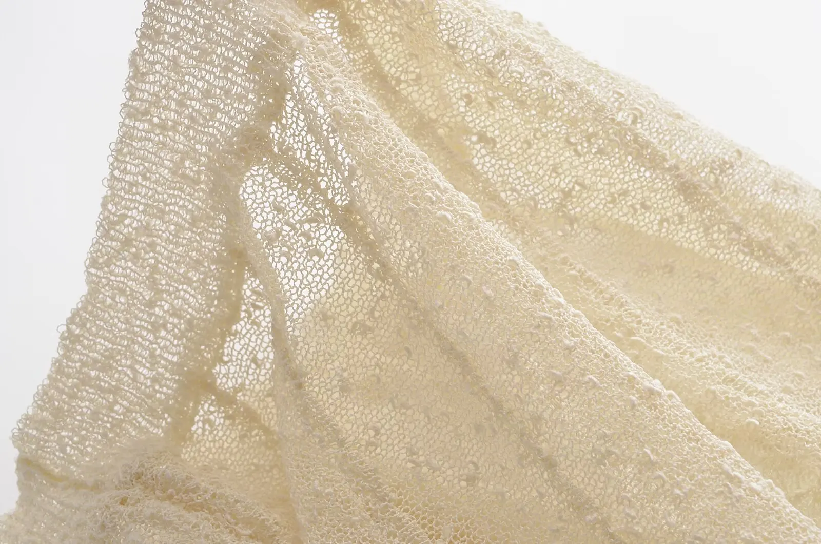 Dave&Di Summer T-shirt Women Fashion Ladies Elegant Round Neck Beige Color Short Sleeved Tshirt Casual Tops