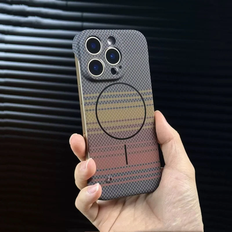 حافظة شحن لاسلكية رفيعة للغاية من ألياف الكربون Magsafe لهاتف iPhone 16 15 14 Plus 13 12 11 Pro Max غطاء الكمبيوتر الملمس كيفلر بدون إطار