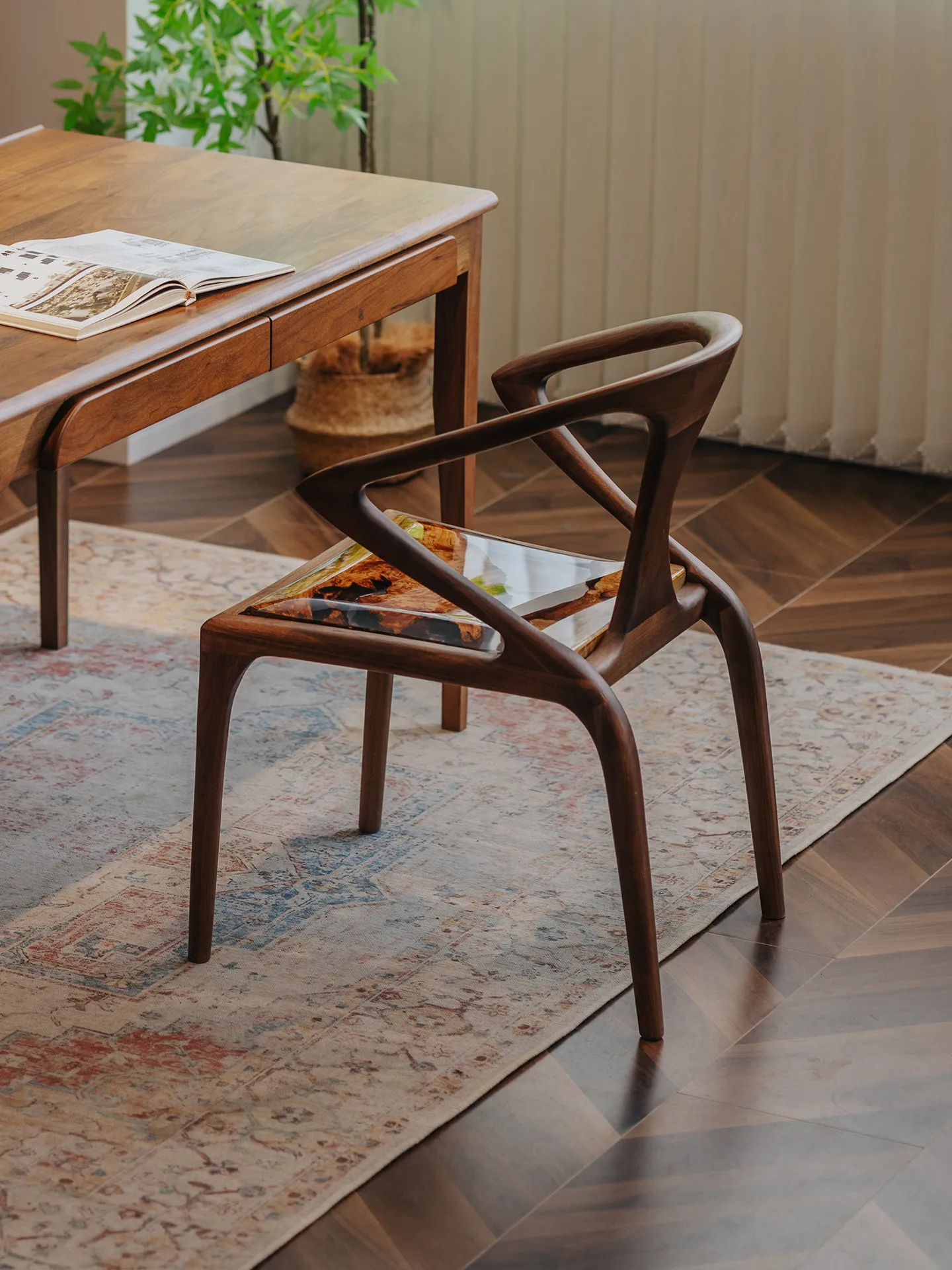 Cinnamomum Amber Resin Dining Chair, North American Black Walnut Household Solid Wood Armrest Chair