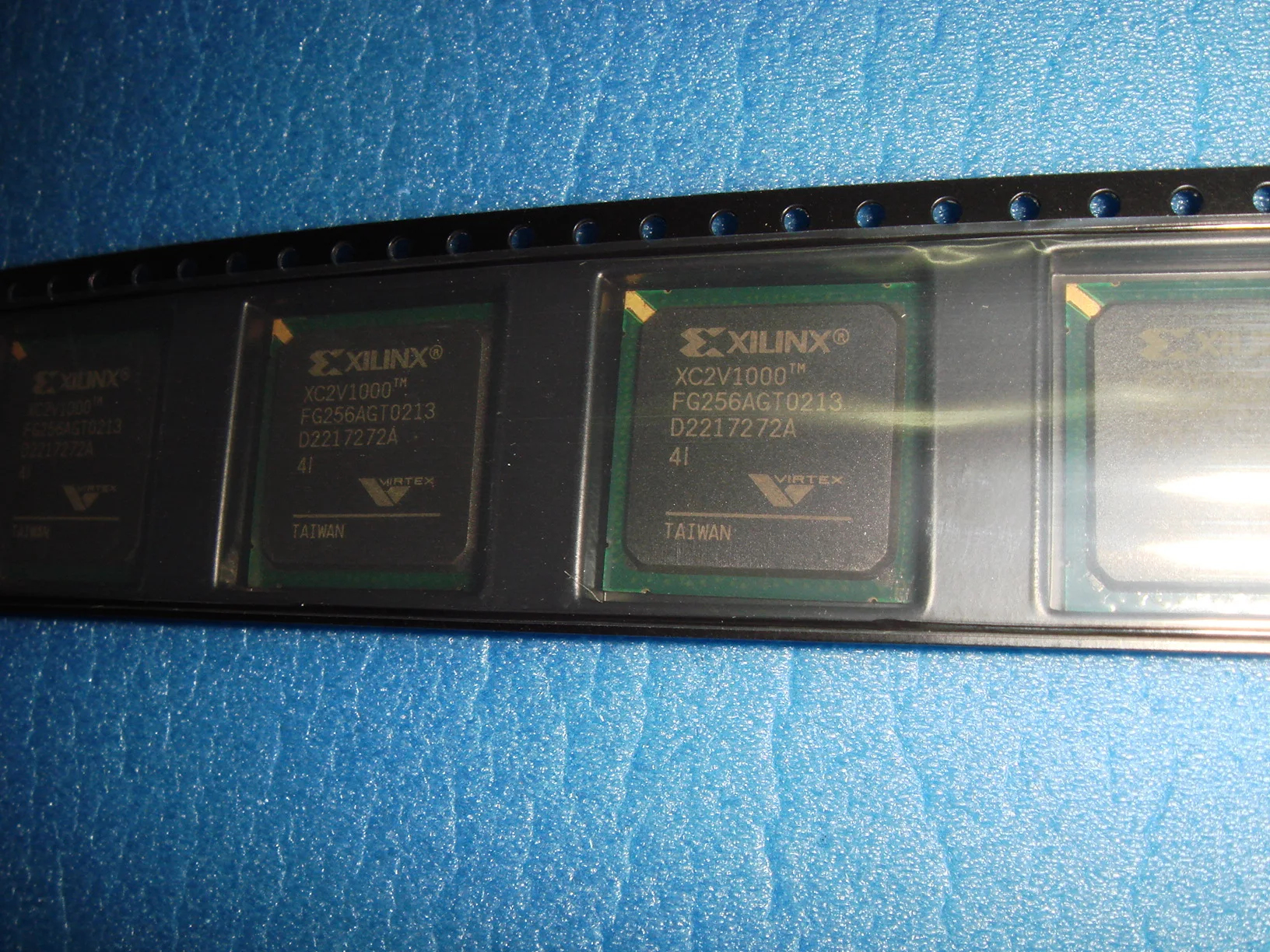 1~10pcs/lot XC2V1000-4FG256C /I XC2V1000-5FG256I/C BGA256 100% Brand New Original.