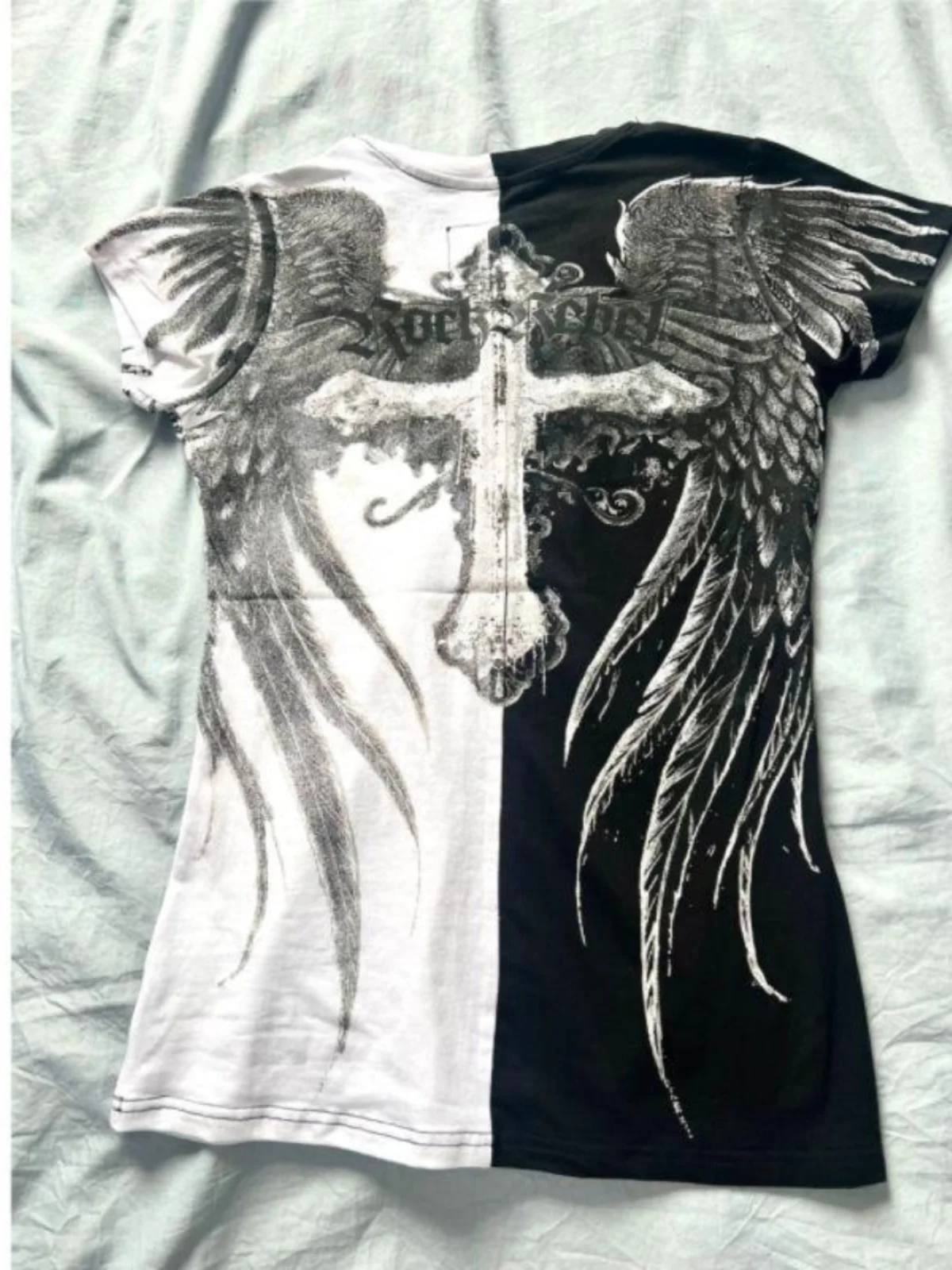 

Американская винтажная футболка в стиле панк с V-образным вырезом, облегающая, в стиле Y2K, с коротким рукавом, уличный стиль, с принтом креста, из искусственной кожи, женский топ