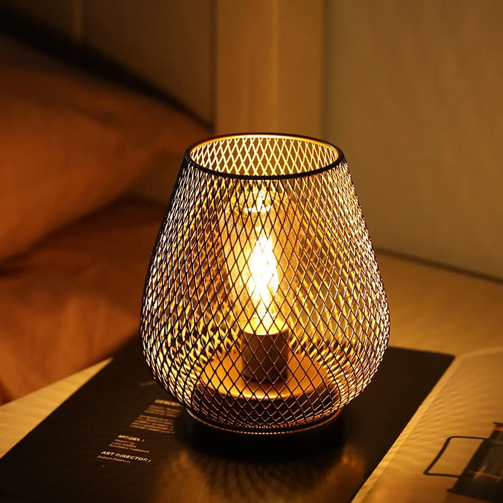 Metal Cage Table Lamp Round Shaped LED Lantern Battery Powered Cordless Lamp for Weddings Party Home Decor Candle Holder