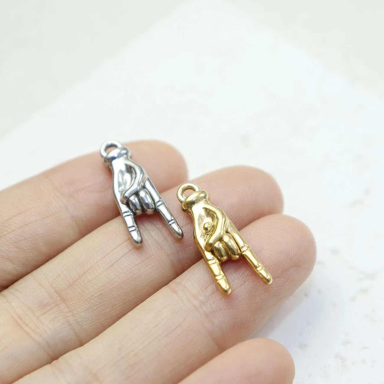 5pcs Stainless Steel Hands  Fashion Jewelry Accessory Charms DIY Handcraft PVD Vacuum Plate Waterproof Antiallergic