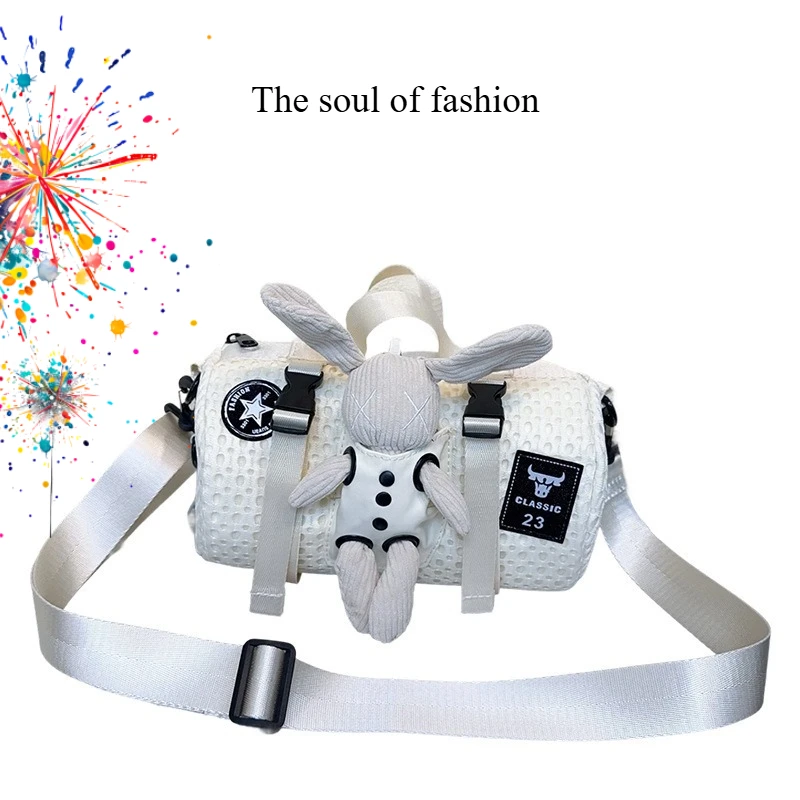 

Новая повседневная сетчатая сумка-кроссбоди 2026 года, персонализированная цилиндрическая сумка с куклой, женская сумка большой вместимости, модная, на плечо, ручная.