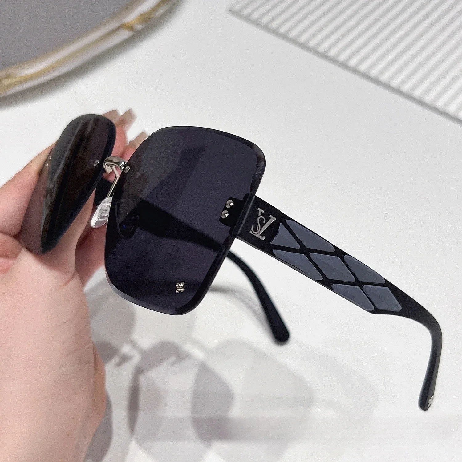 

Crystal Cut Frameless Sunglasses - UV400 Polarized Shades, Luxury Thin Design for Women/Men