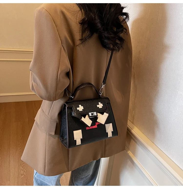 Fashionable Comfortable Diaper Bag With Soft Touch And Ergonomic Design For Long Distance Carrying Comfort