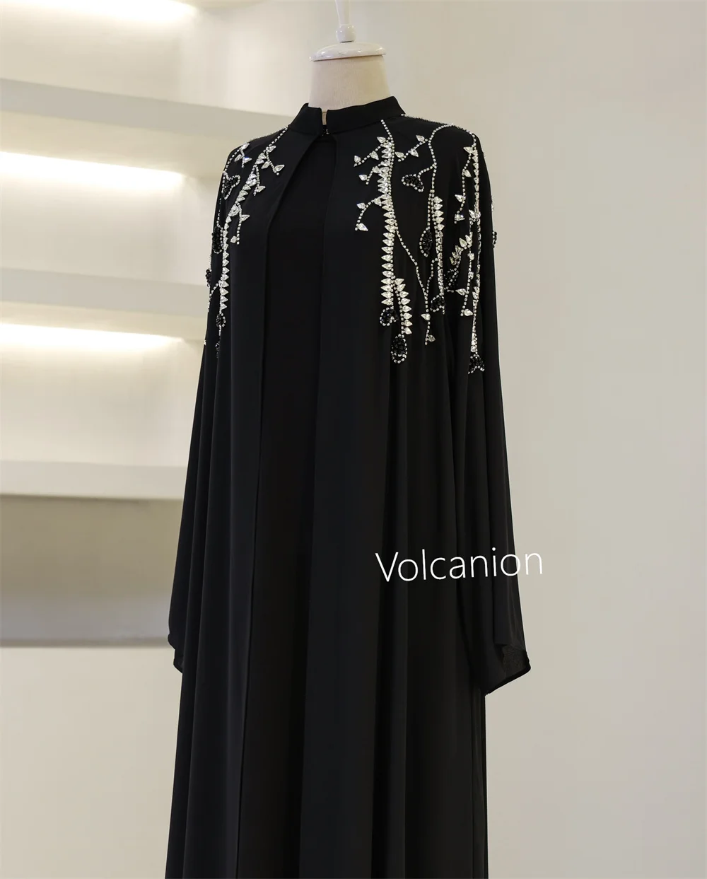 تخصيص الشيفون نمط حجر الراين ألف خط جوهرة فساتين متوسطة الطول مناسبة مخصصة ريترو كلاسيكي بسيط