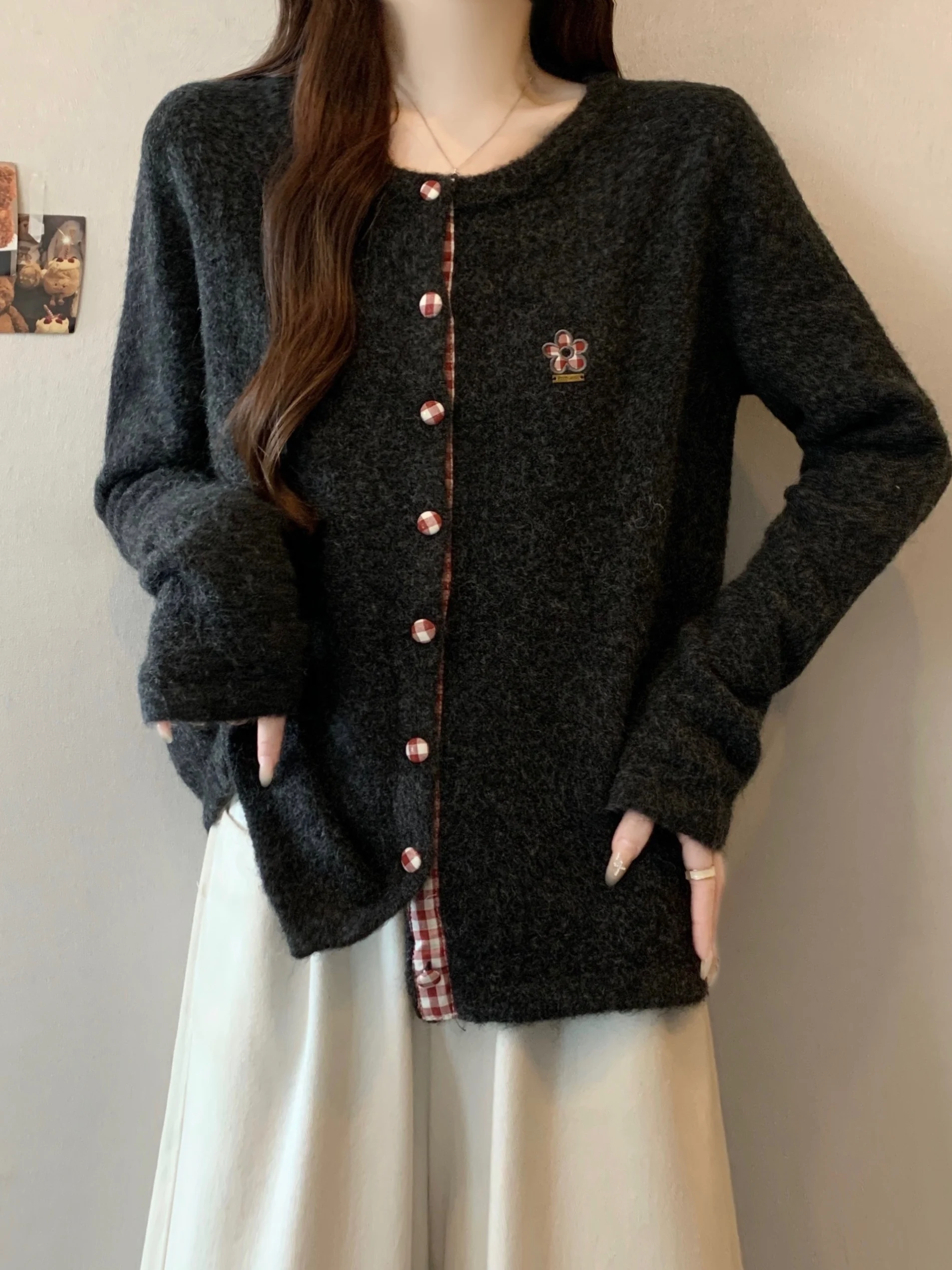

plus Size Knitted Long Sleeve Sweater with Embroidered Flowers Loose Fit Autumn Winter Slimming Color Block Design Women's Top