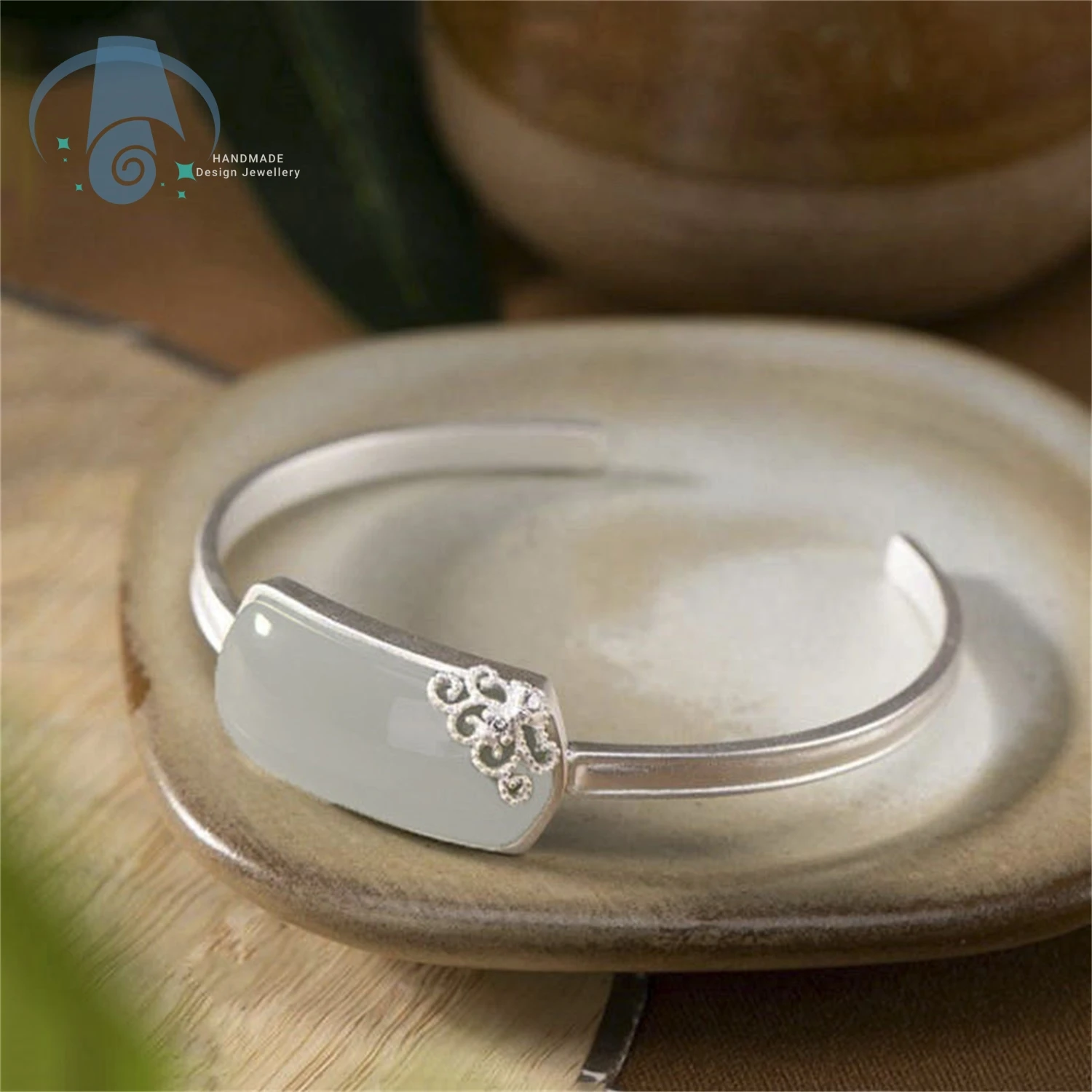 

Регулируемый браслет в древнем методе, позолоченный женский браслет с простой подвеской в виде мира, имитация нефрита Хэтянь, китайский стиль