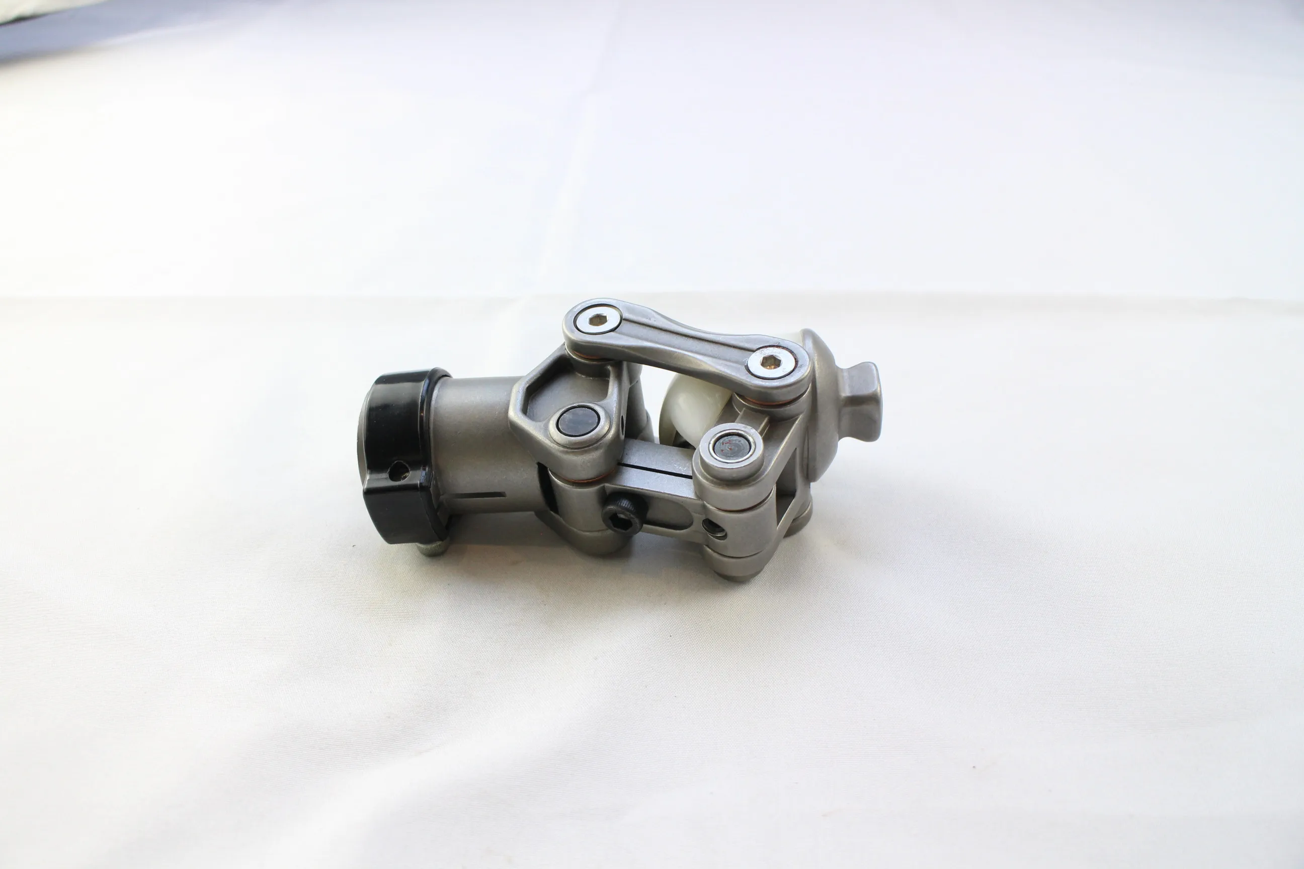 

3P35-SS / 3P35-Ti Stainless steel / Titanium Lock Four Axis Knee Joint Load weight 100kg Bending angle 120°