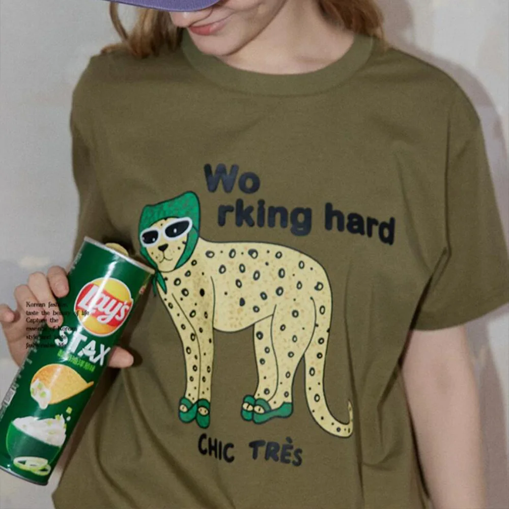 Work Hard Funny Cartoon Leopard Printing Women Cute T Shirts Summer Short Sleeve Loose Crewneck Tops Ins Fashion Army Green Tees
