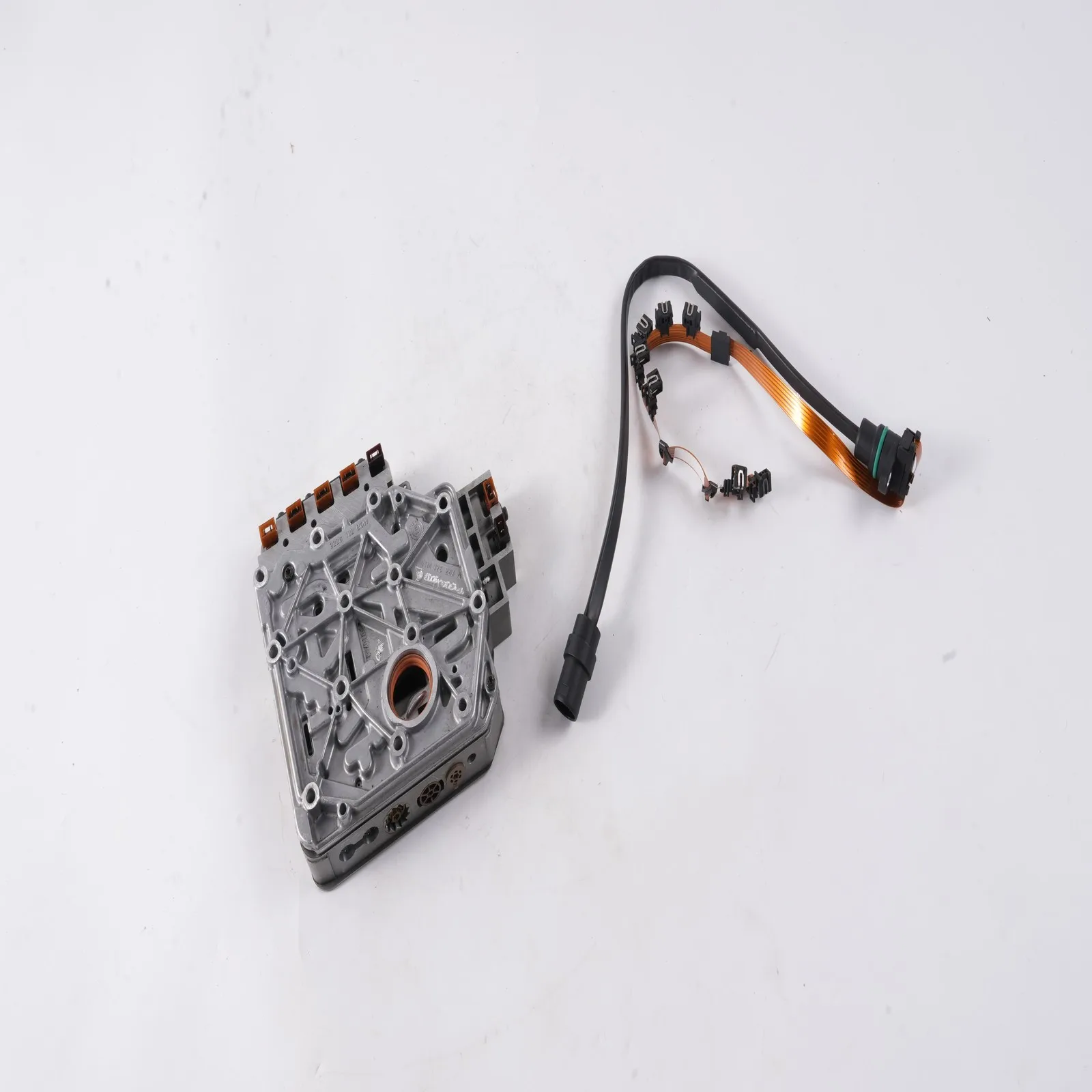 

Корпус клапана 01M 01M325283A 01M325039F 01M325105F для VW Golf Beetle 1.4L 1.8L 2.0L Автоматическая коробка передач 1998-2005 гг.