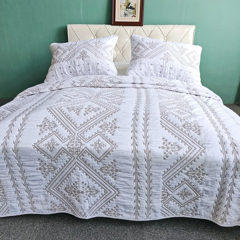 CHAUSUB Embroidery Quilt Set King Queen Size 3-Pieces 100% Cotton Soft Lightweight Bedspread with 2 Pillowcase Home Decor