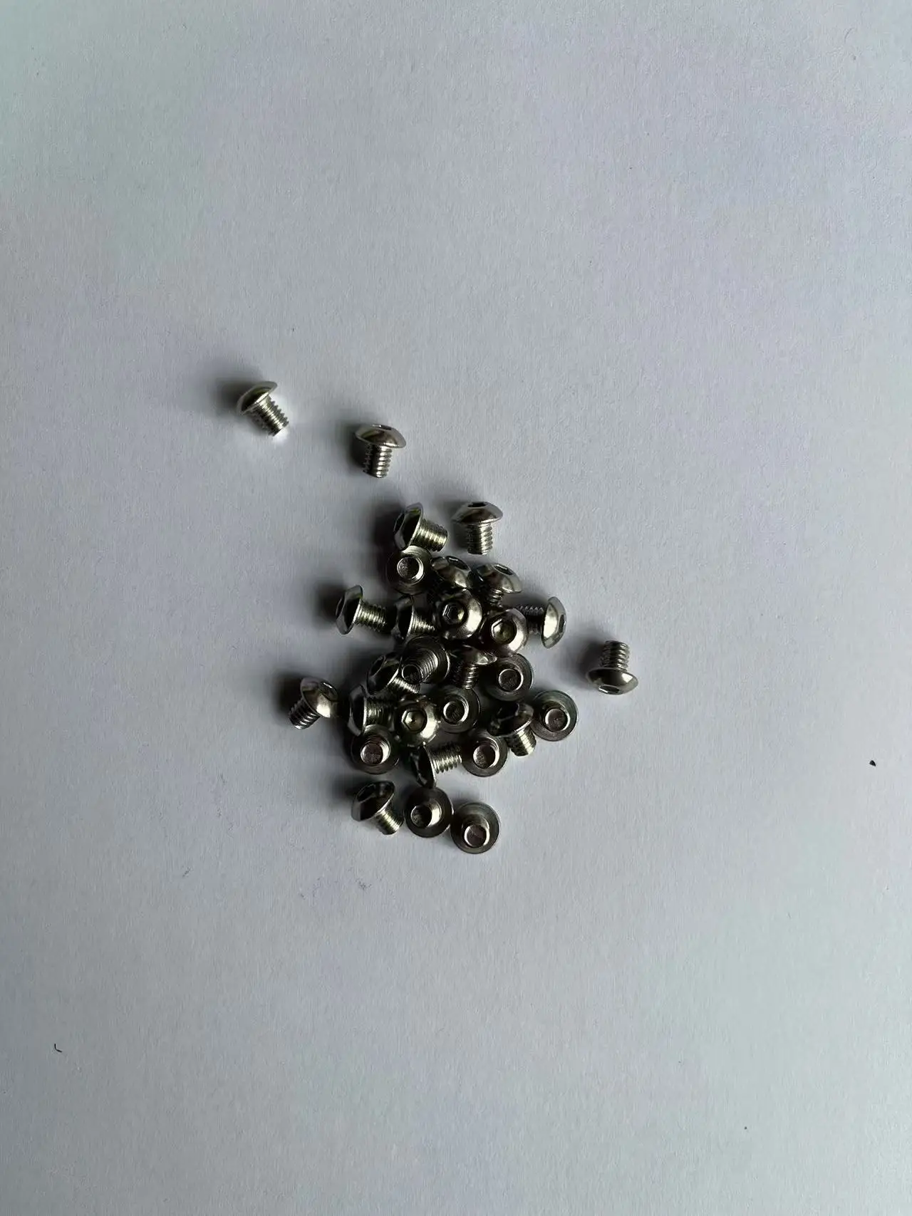 100pcs Stainless steel round head hex socket screws M4*5/6/8/10/12/14/16/18/20/25-70 mm Round head bolts mushroom head bolt