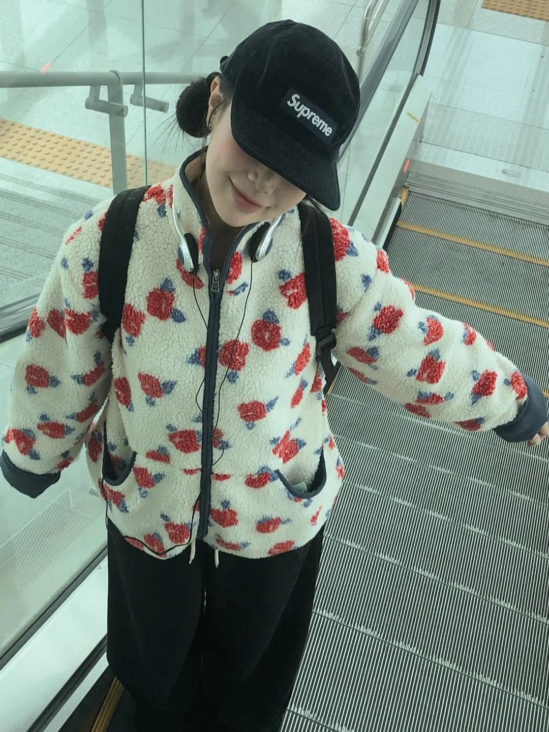 معطف نسائي شتوي من فراء الخروف مطبوع عليه وردة كلاسيكية قابل للتنفس ومتعدد الاستخدامات ودافئ طويل Sve معطف كوري فضفاض مناسب