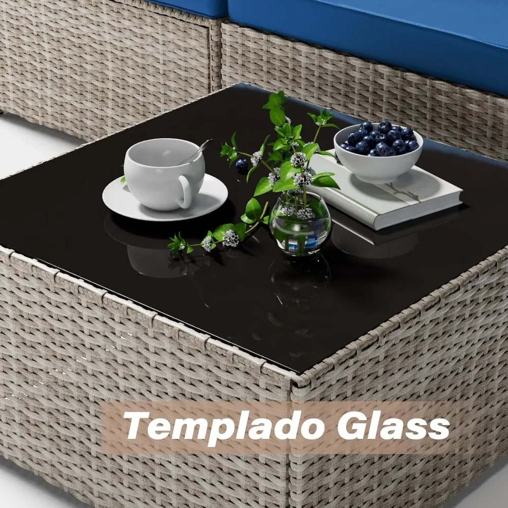 Set di mobili da giardino in rattan grigio da 7 pezzi, inclusi cuscini e tavolino da caffè in vetro temperato; Set divano modulare da esterno