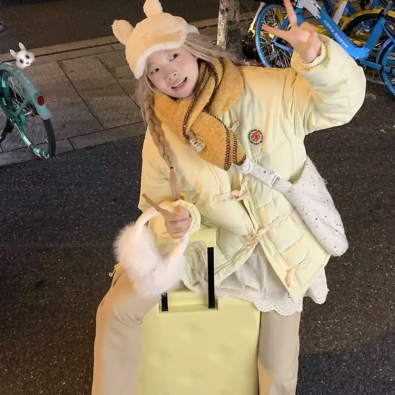 

Новая женская утепленная вельветовая хлопковая куртка 2025 года в милом студенческом стиле с воротником-стойкой на пуговицах и отделкой из овечьей шерсти, маленький размер, верхняя одежда