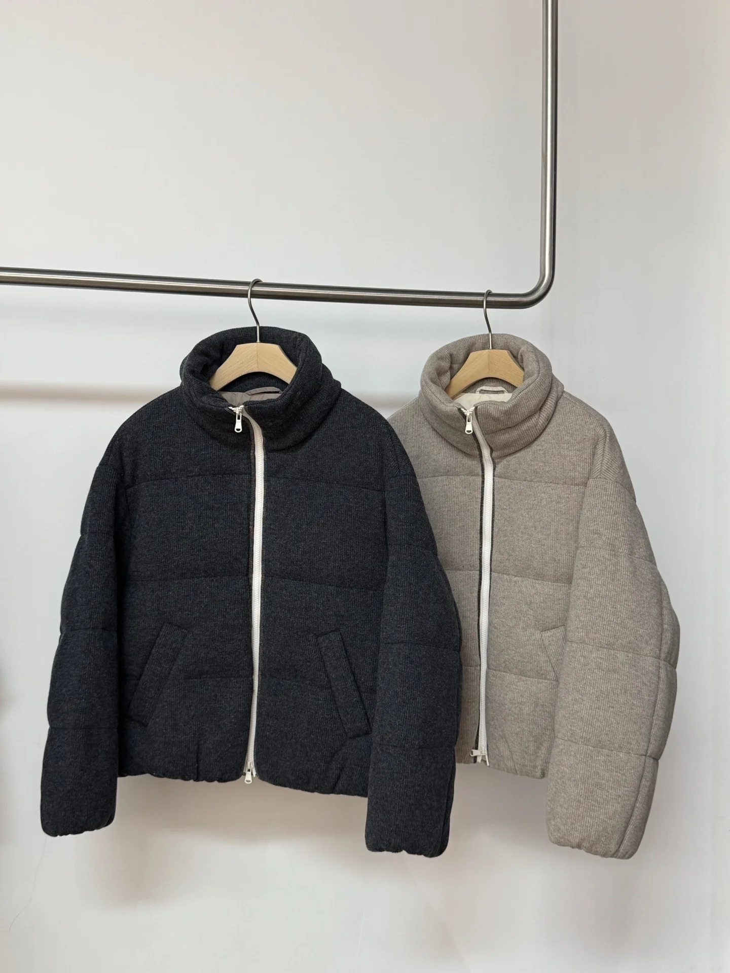 เสื้อแจ็คเก็ตขนห่านสีขาวถักนิตติ้งแฟชั่นคุณภาพสูงสำหรับผู้หญิง ฤดูใบไม้ร่วง/ฤดูหนาวใหม่