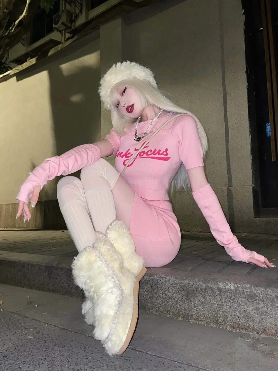 25 new sheepskin and fur integrated white short tube thick-soled snow boots for women's winter velvet thermal cotton wool shoes