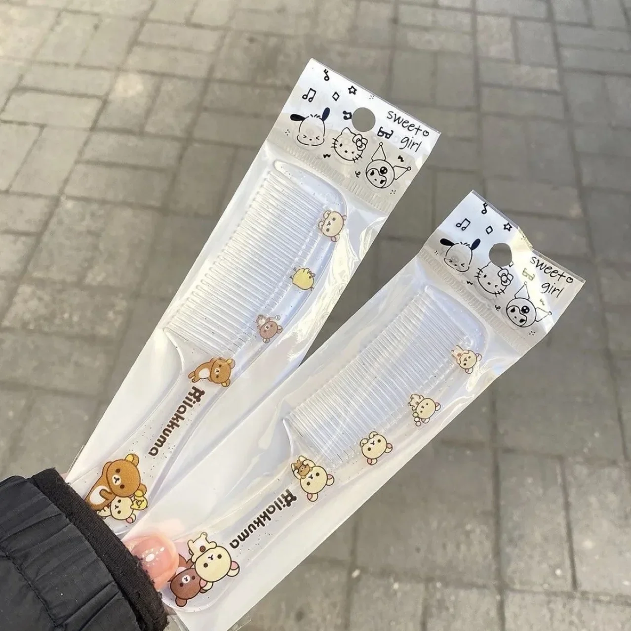Mini peigne Rilakkuma de dessin animé, peigne portable doux pour fille, peigne de maquillage Kawaii, peigne pour étudiante, peigne pour franges, mini peigne d'anniversaire, cadeaux pour filles