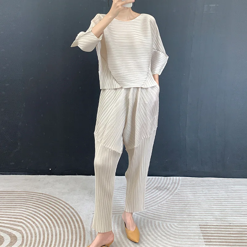 Miyake Pleated Irregular Solid Color Women's Suit 2026 New Autumn Fashion Versatile Comfortable Top + Small Pants Two-piece Set